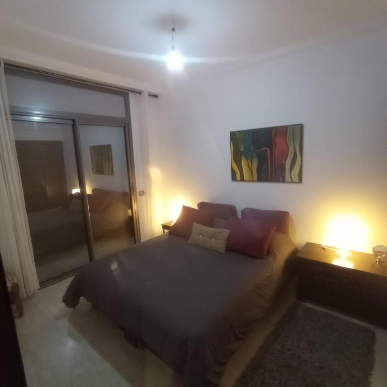 Postel nebo postele na pokoji v ubytování Bel appartement à skhirat plage et à 20 mn de Rabat