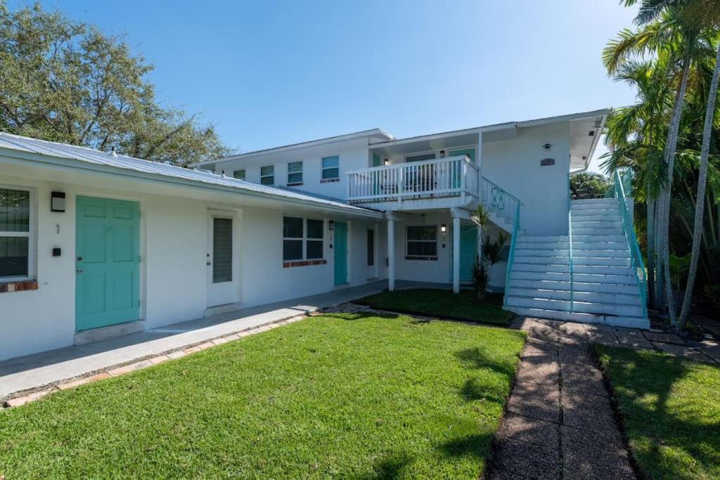 a house with a lawn in front of it at Short Walk to Wilton Drive Apt4 in Fort Lauderdale