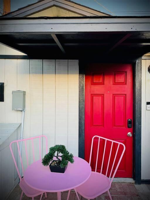 Fotografie z fotogalerie ubytování New Tiny Home Uptown Phoenix (Unit E) v destinaci Phoenix