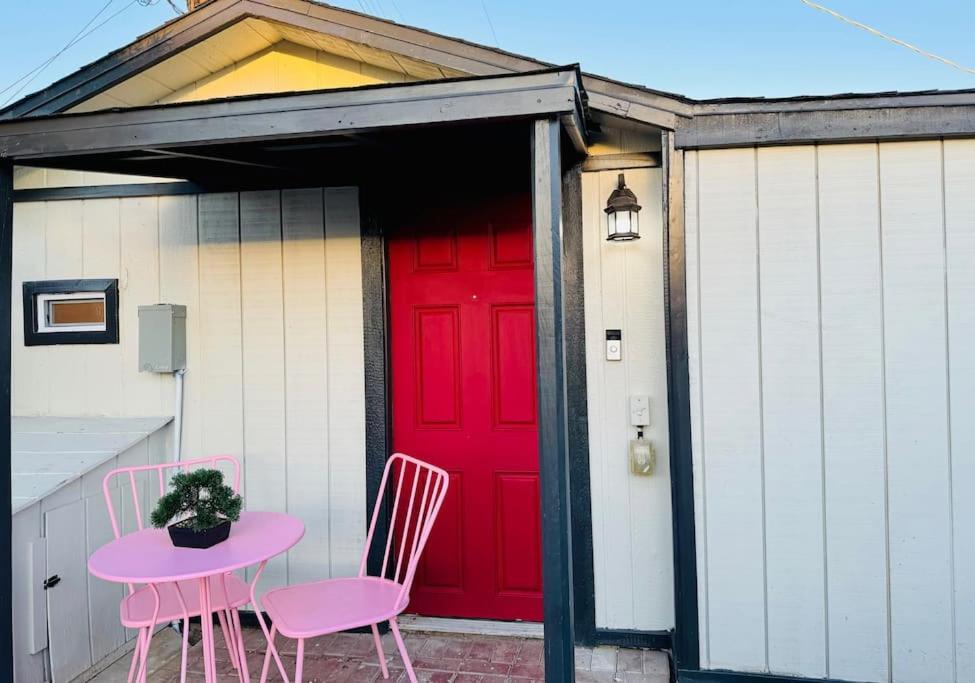Fotografie z fotogalerie ubytování New Tiny Home Uptown Phoenix (Unit E) v destinaci Phoenix