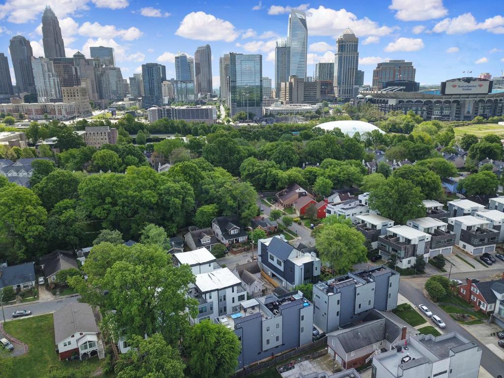 A bird's-eye view of 906 Westbrook B City Views Rooftop Hot Tub and Short Walk to Stadium