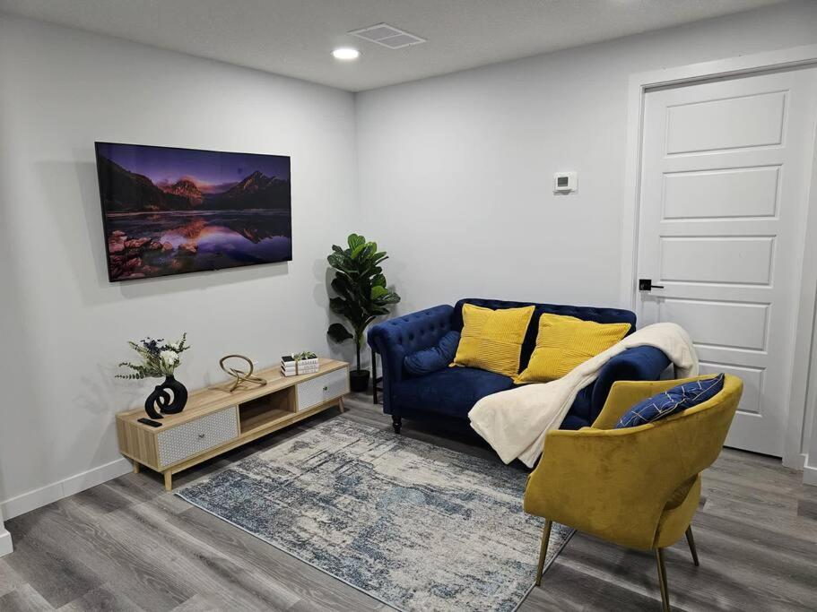 Apartment Modern 2BR Oasis legal Suite, Edmonton, Canada