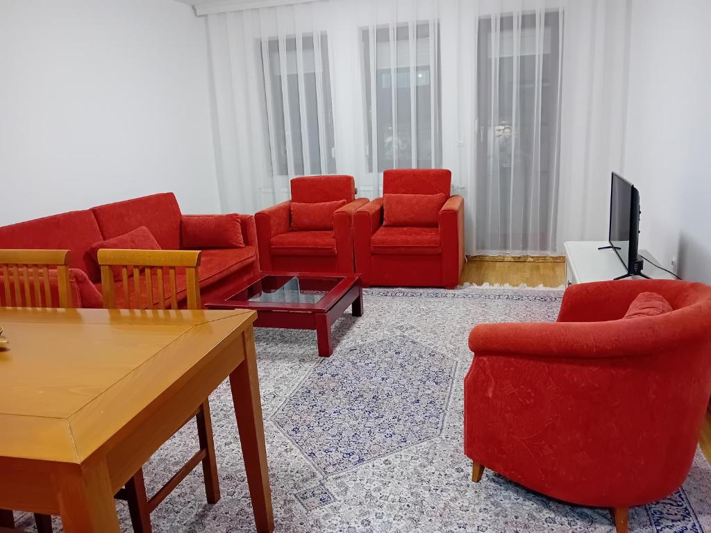 TV a/nebo společenská místnost v ubytování Pejë
