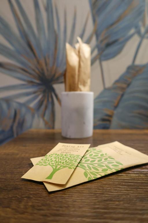 a table with two cards and a container of tissues at Cuore Napoli Centro in Naples
