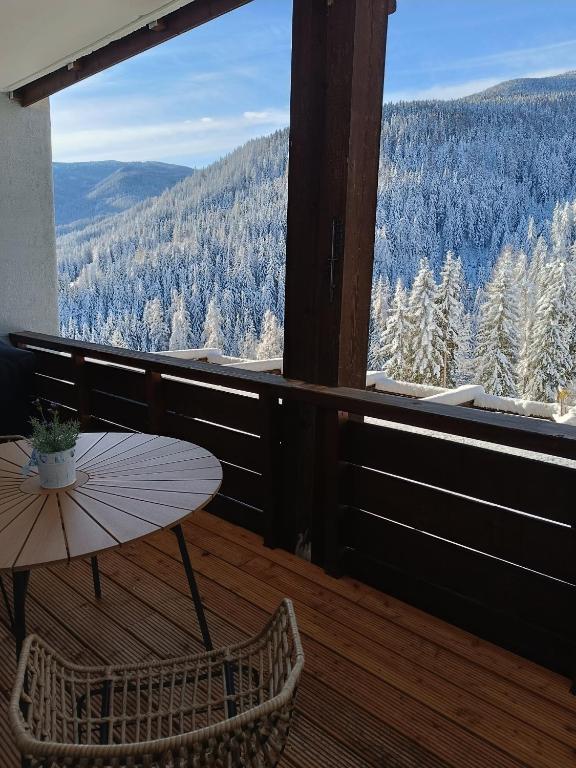 Nespecifikovaný výhled na hory nebo výhled na hory při pohledu z apartmánu