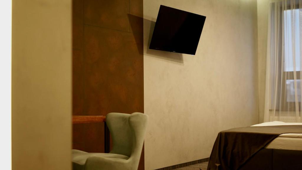 MOJO HALL Hotel - Deluxe Double Room With Castle View