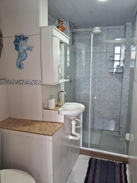 a bathroom with a sink and a shower at Casa Martureza in Angra dos Reis