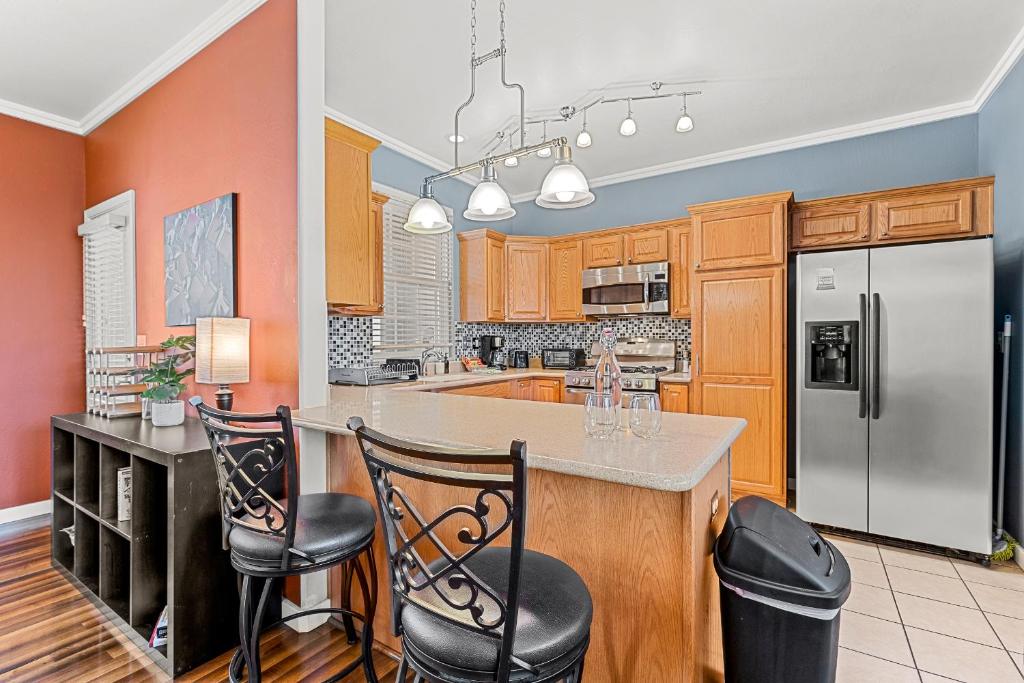 Incredible Railroad Springs Mountain Town Home with AC Every bedroom