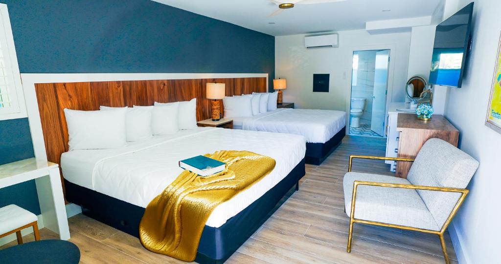 Postel nebo postele na pokoji v ubytování Ivory Sands Beach Suites