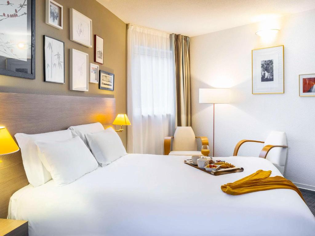 Postel nebo postele na pokoji v ubytování Mercure Hotel Forbach Centre de Loisirs