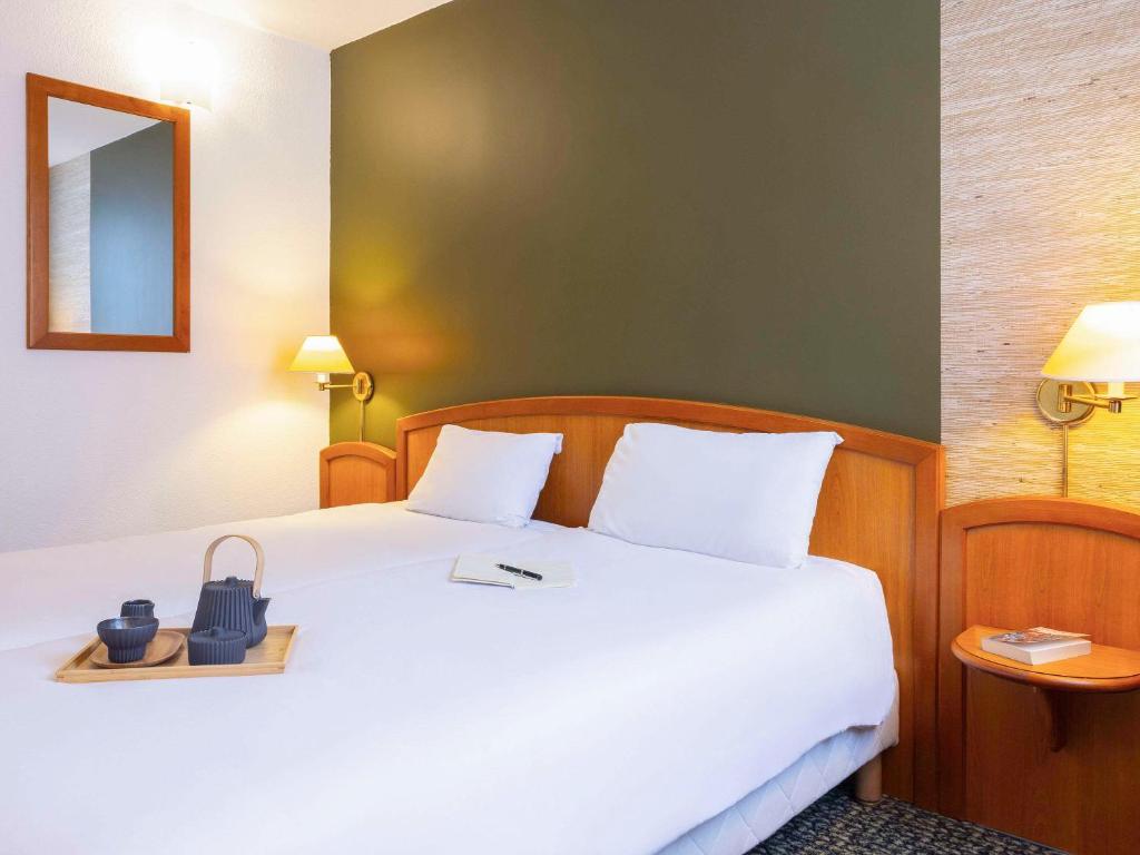 Postel nebo postele na pokoji v ubytování Mercure Hotel Forbach Centre de Loisirs
