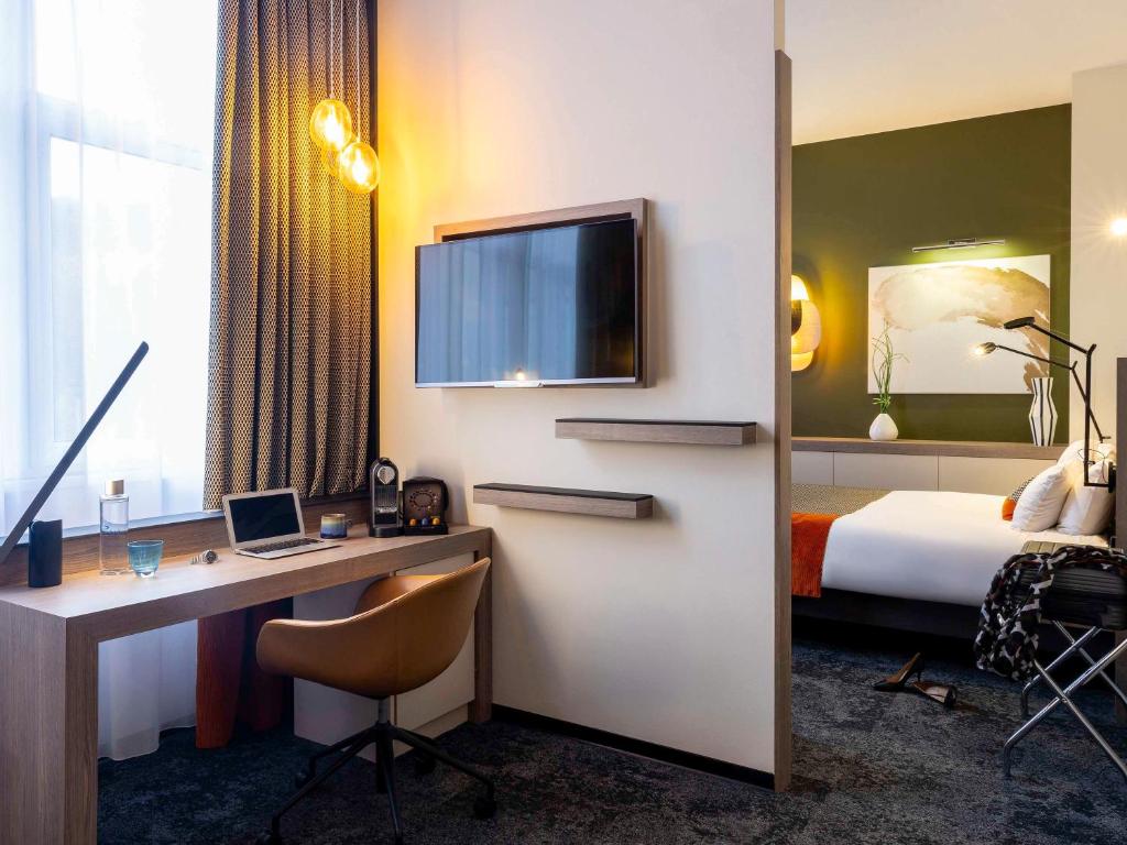 TV a/nebo společenská místnost v ubytování Mercure Hotel Forbach Centre de Loisirs