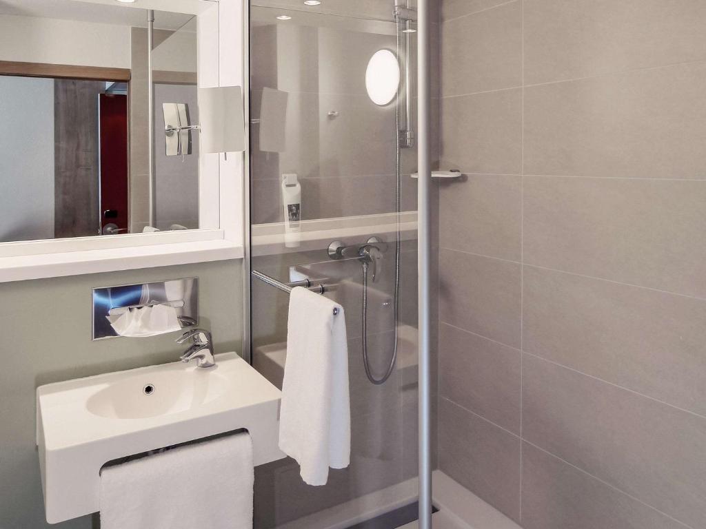 Koupelna v ubytování Mercure Hotel Forbach Centre de Loisirs
