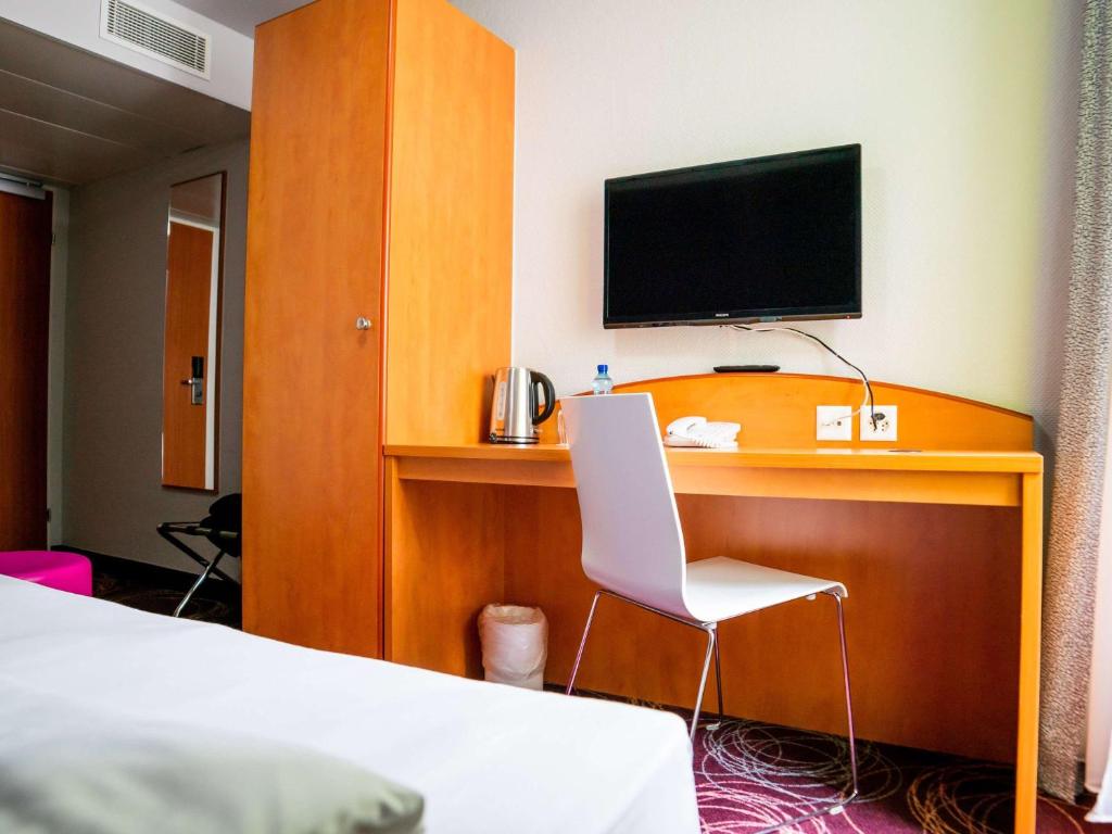 TV a/nebo společenská místnost v ubytování ibis Styles Luzern