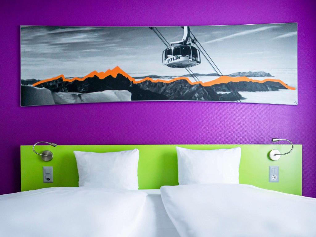 Postel nebo postele na pokoji v ubytování ibis Styles Luzern