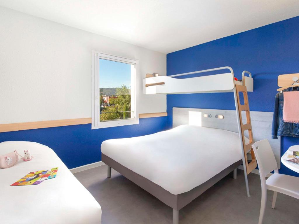 Postel nebo postele na pokoji v ubytování ibis budget Saint-Maximin