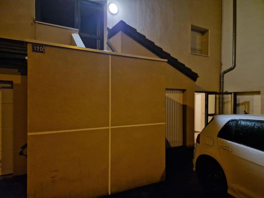 Fotografie z fotogalerie ubytování Logement Atypique & Parking GRATUIT v destinaci Gex
