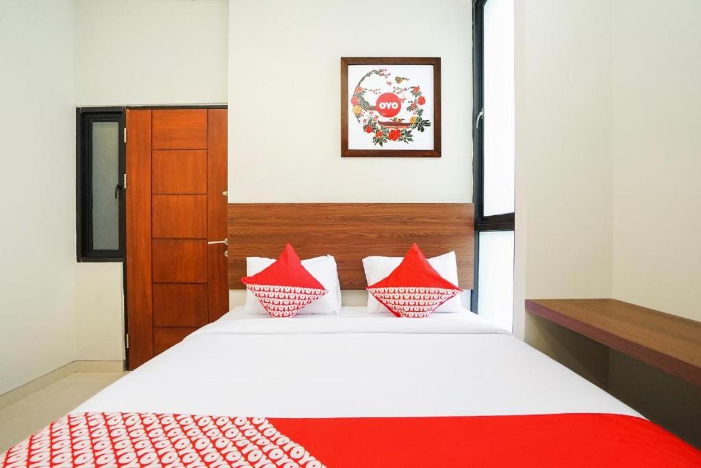 Postel nebo postele na pokoji v ubytování The Colins Hotel