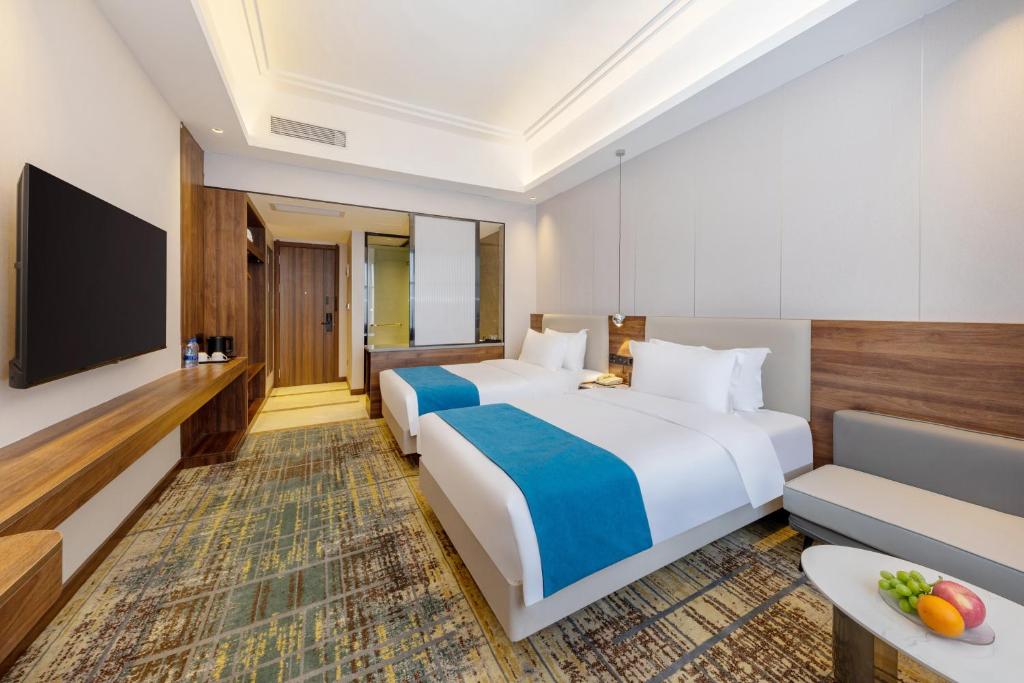Postel nebo postele na pokoji v ubytování Fortune Land Shenzhen
