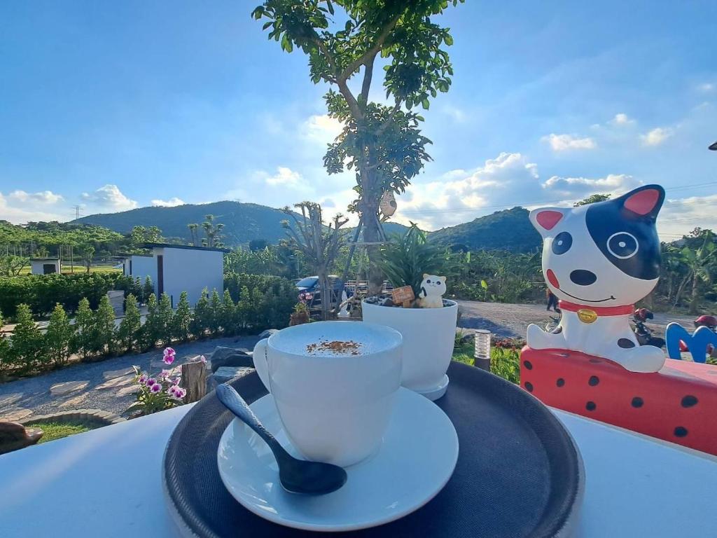 Nespecifikovaný výhled na hory nebo výhled na hory při pohledu z luxury tent