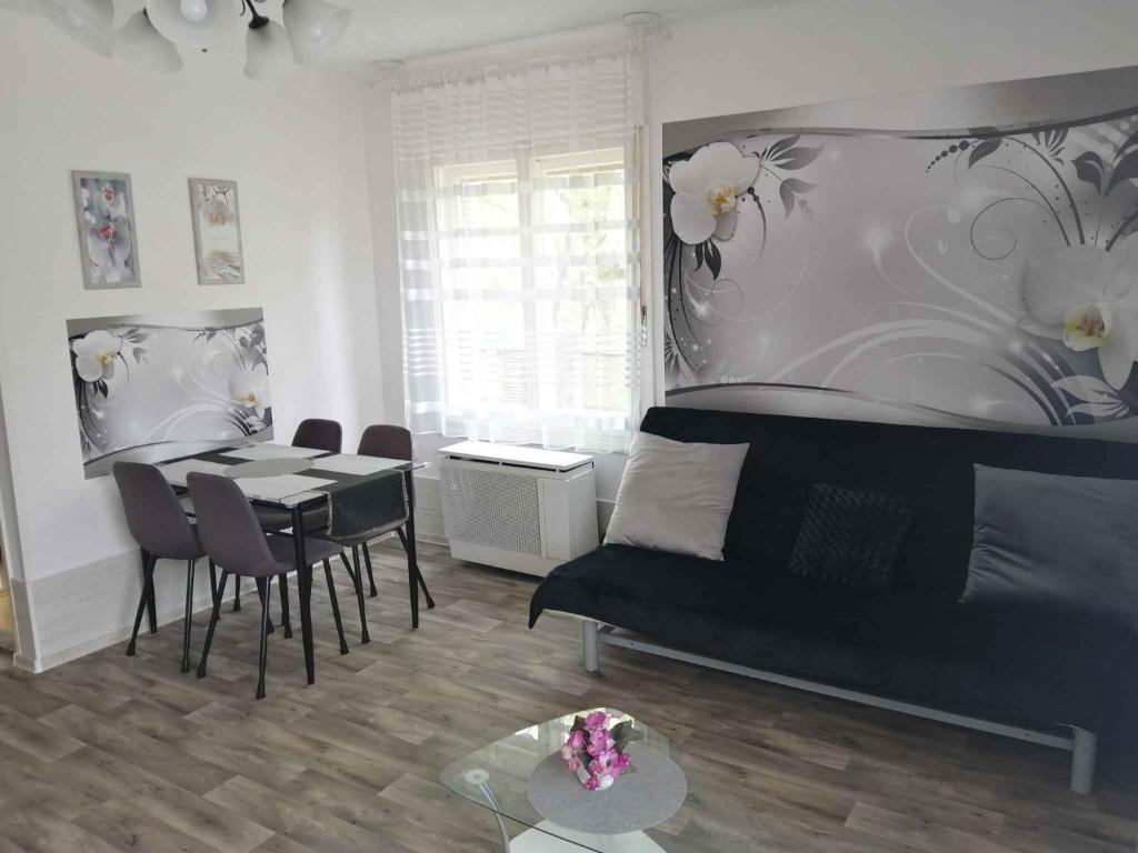 Apartments in Balatonfenyves 18413 8646 Balatonfenyves, Budai Nagy Antal u. 1 kép - 1