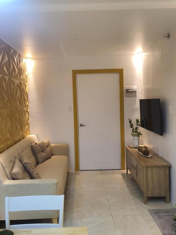 TV a/nebo společenská místnost v ubytování 2BR Condo at Banilad Cebu 649