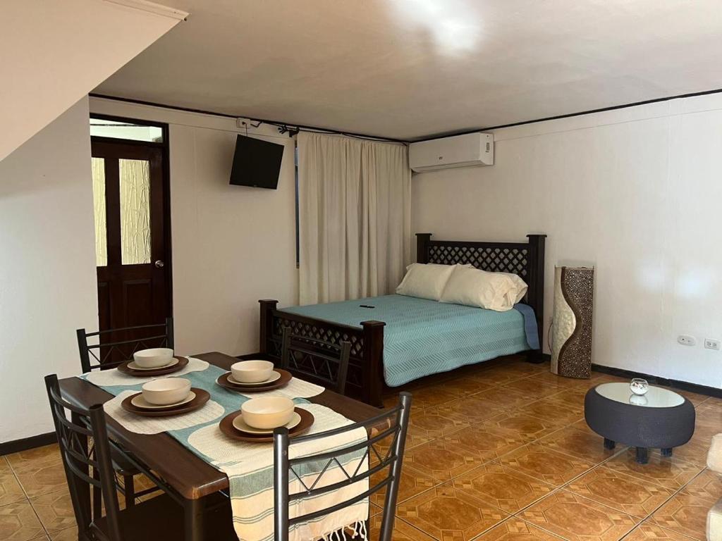a room with a bed and a table and chairs at SilvaMar in Puntarenas