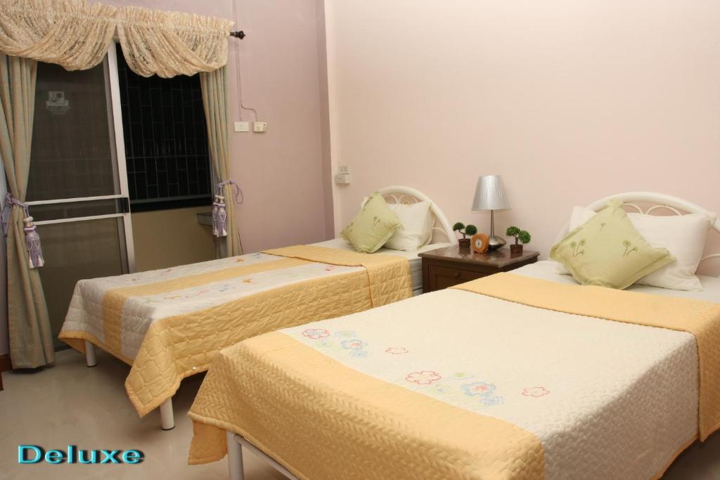 PR Place Hotel - Deluxe Twin Room
