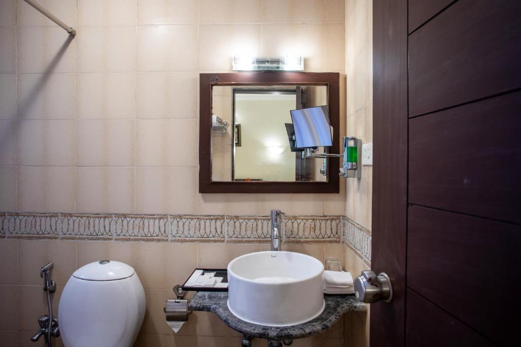 Koupelna v ubytování Goa Villagio Resort & Spa - A Unit of IHM, 10 Min Walk from Beach