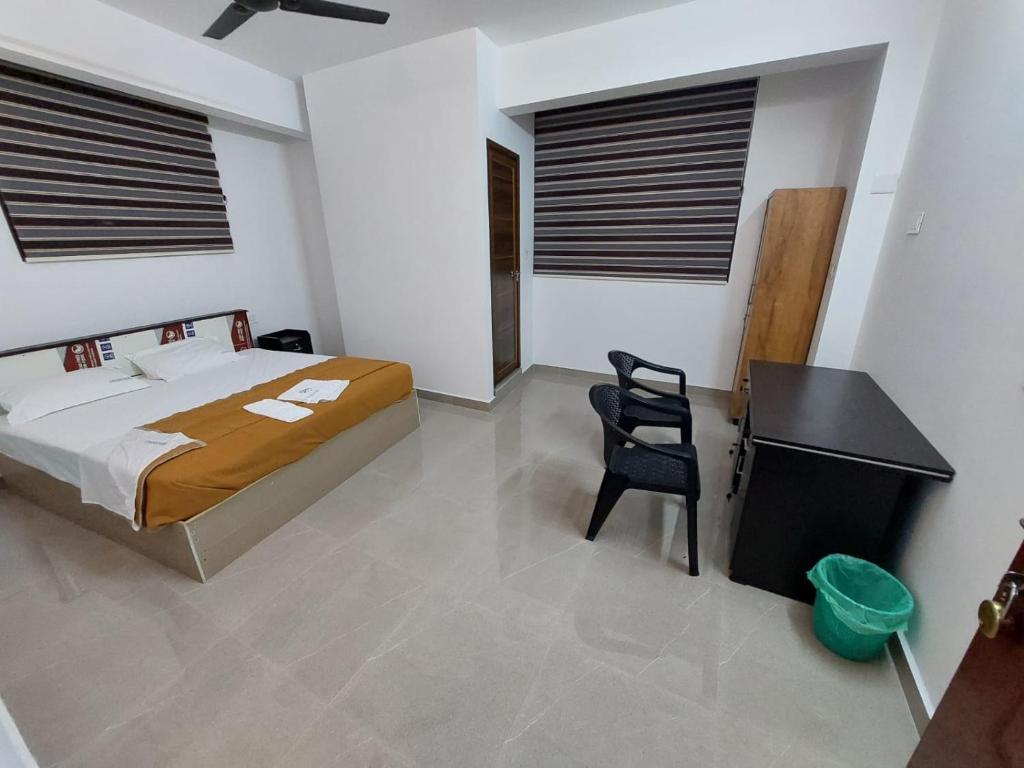 Postel nebo postele na pokoji v ubytování Karthika Homes