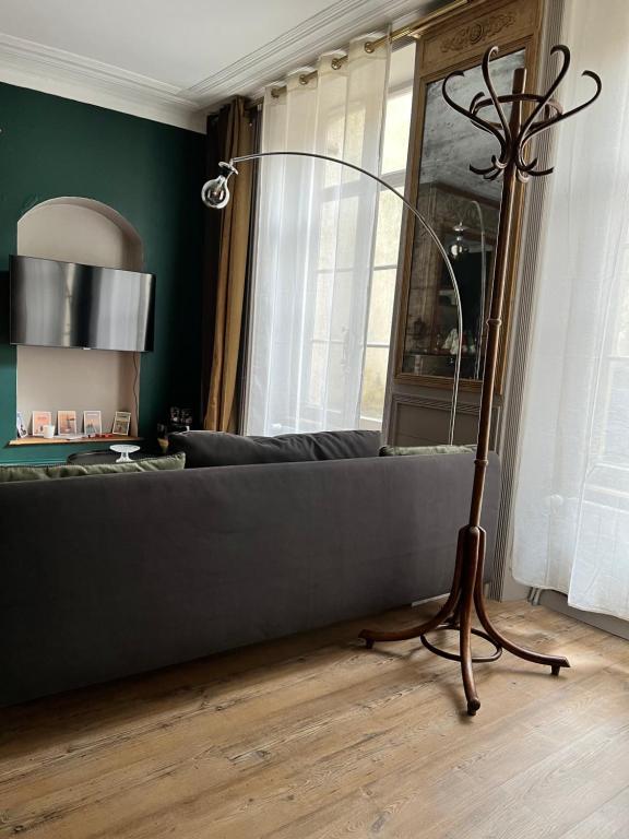 Maison 1747 - Gîtes de Standing en Vieille-ville avec Cour - Appartement