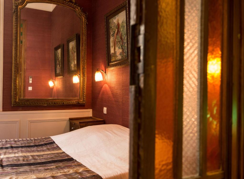 a bedroom with a bed and a mirror at La Petite Calanque in Marseille