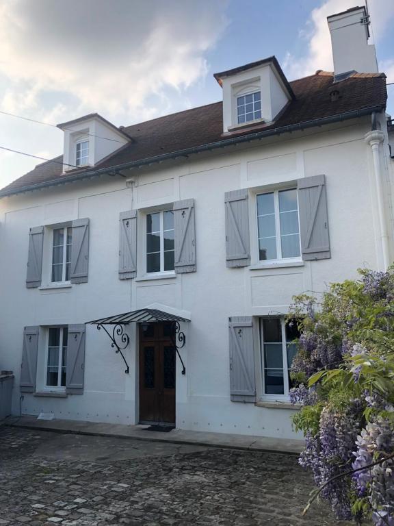 Photo de la galerie de l'établissement Ancien Presbytère, à Ozoir-la-Ferrière