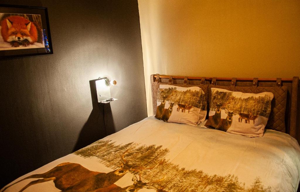 Postel nebo postele na pokoji v ubytování Le Petit Erezée
