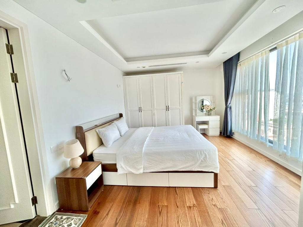 D'LEROI SOLEIL- TAY HO- NEAR WESTLAKE IN HA Noi - Квартира с тремя спальнями