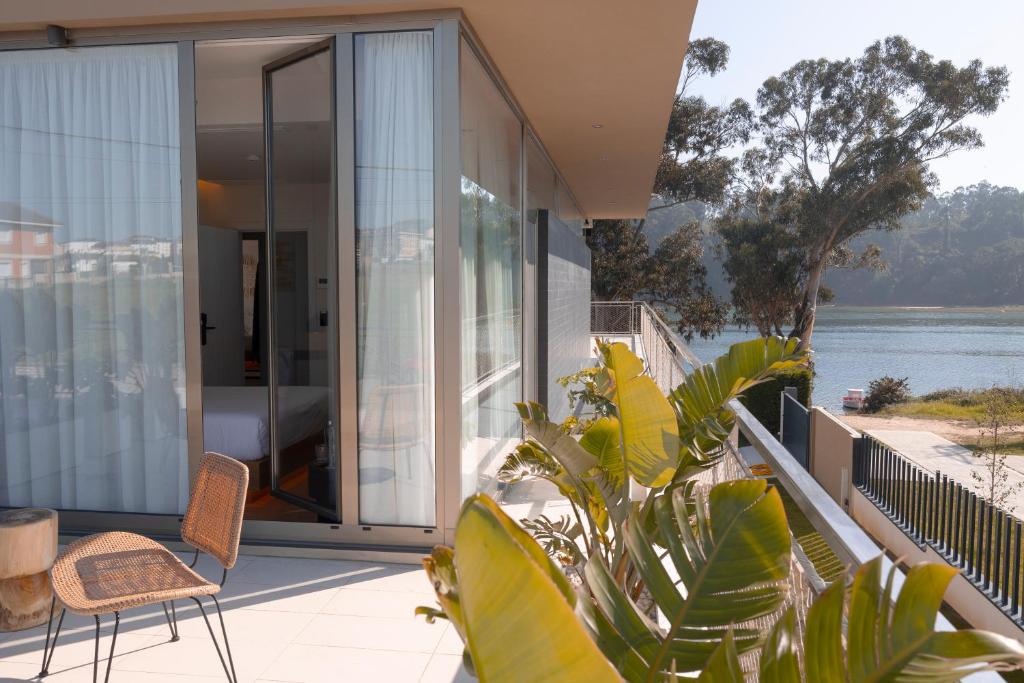 Malates Slow Boutique Hotel - Deluxe Double Room With Side Sea View