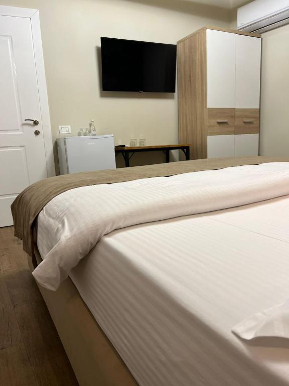 Postel nebo postele na pokoji v ubytování Vila Ndrio