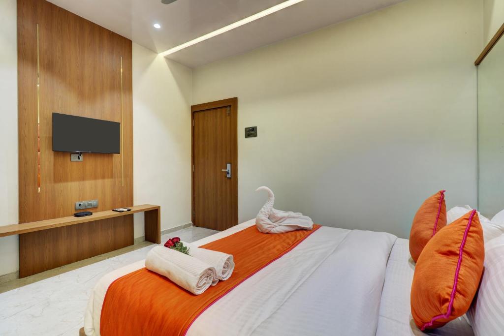 Radhe Residency - Double Double Double Room