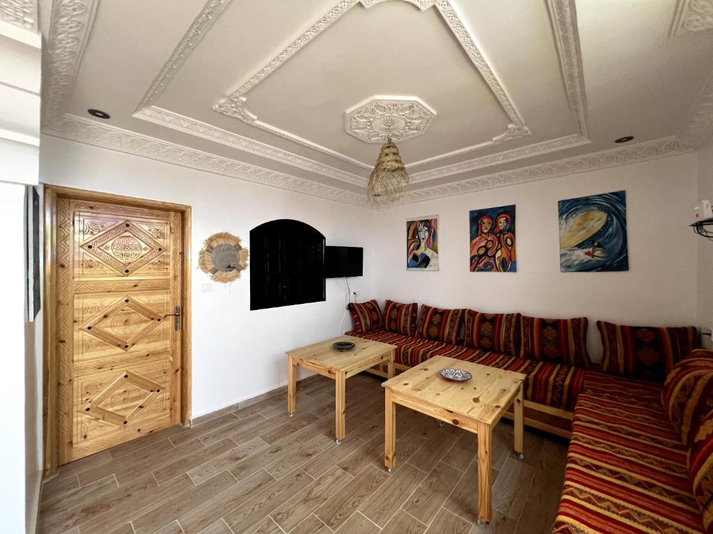 TV a/nebo společenská místnost v ubytování traditional taghazout surf
