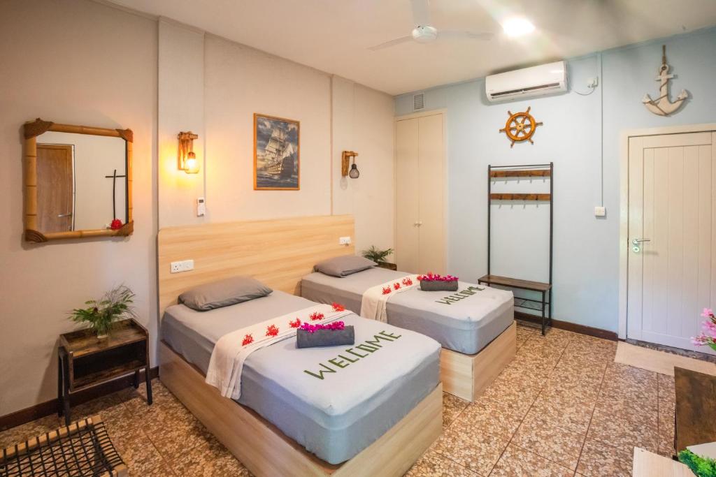 Postel nebo postele na pokoji v ubytování Dive Villa Thoddoo