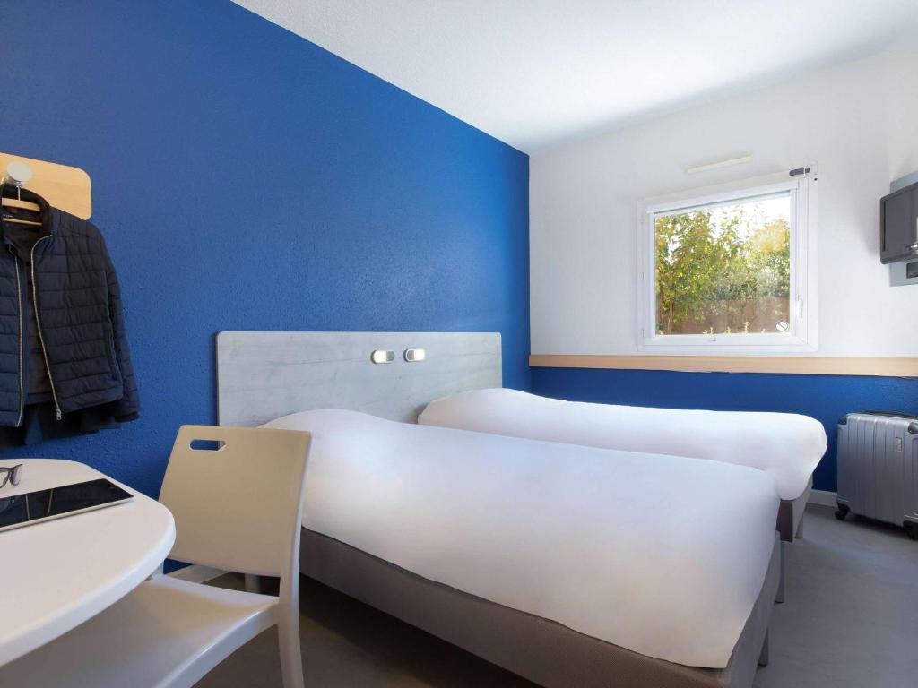Postel nebo postele na pokoji v ubytování ibis budget Saint-Maximin