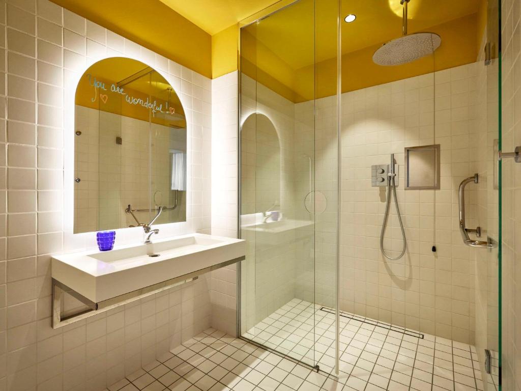 A bathroom at Mama Shelter Roma