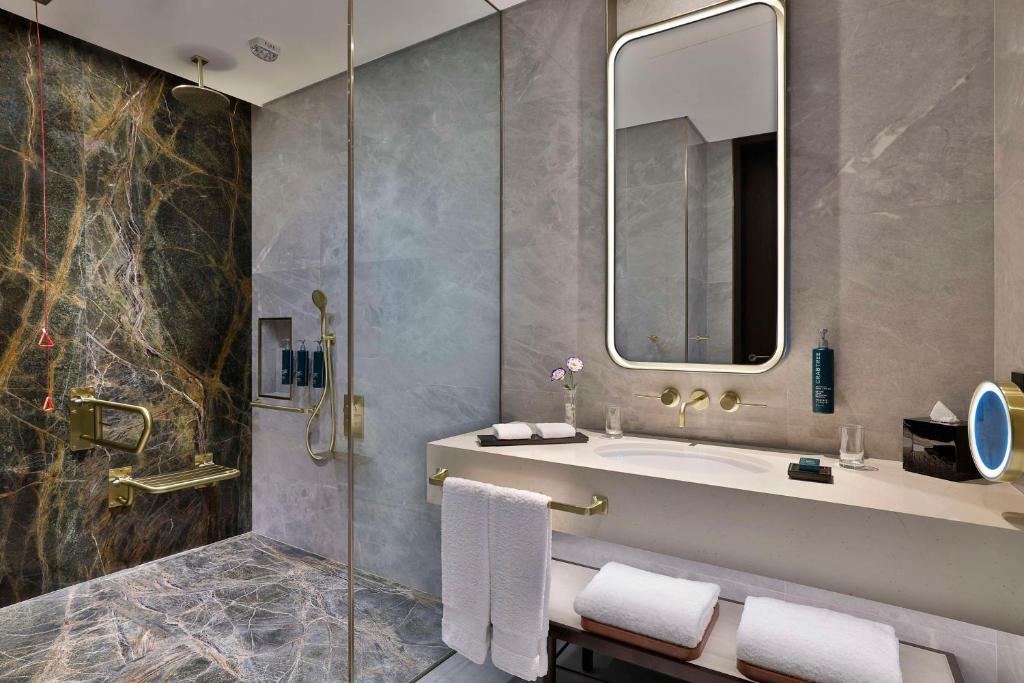 Embassy Suites By Hilton Dubai Business Bay - Resim 24