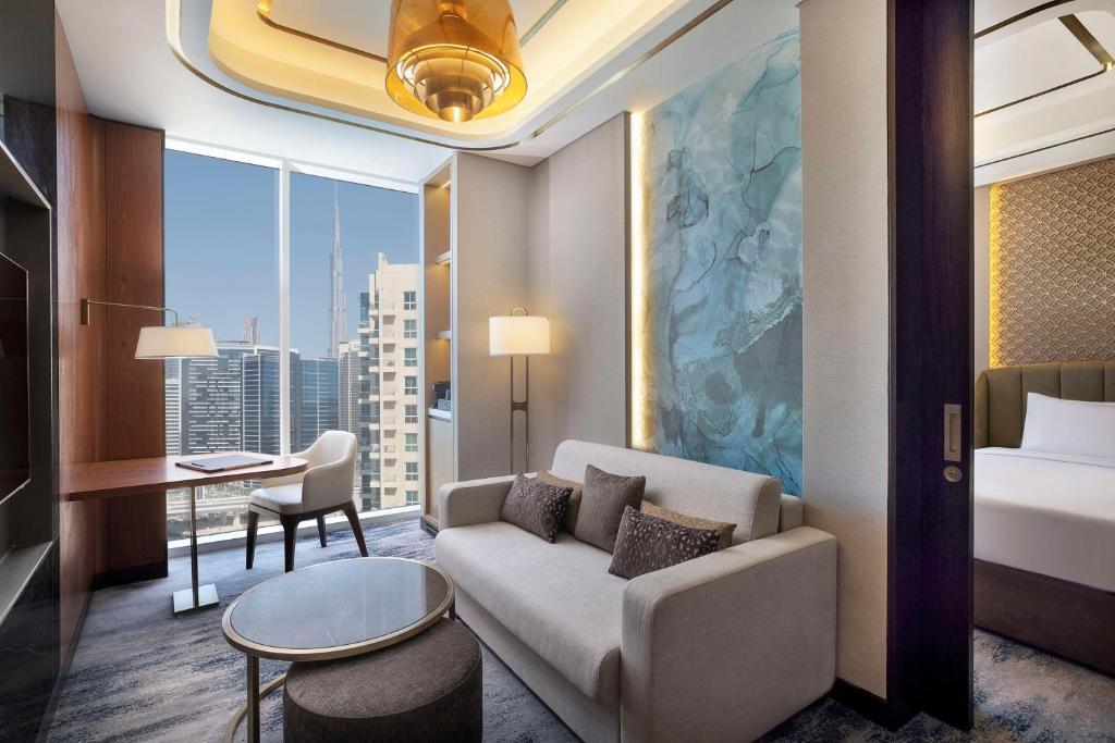 Embassy Suites By Hilton Dubai Business Bay - Resim 2
