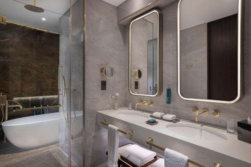 Embassy Suites By Hilton Dubai Business Bay - Resim 35