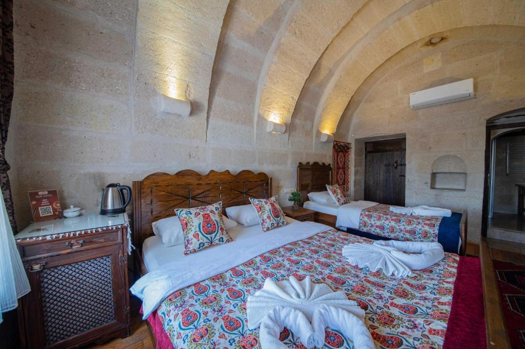 Safran Cave Hotel - Superior Stone Triple Room