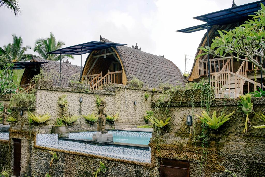 Bazén v ubytování Alvia Joglo House & Private Pool nebo v jeho okolí