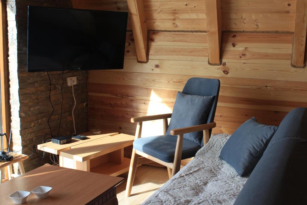 TV a/nebo společenská místnost v ubytování Three Houses