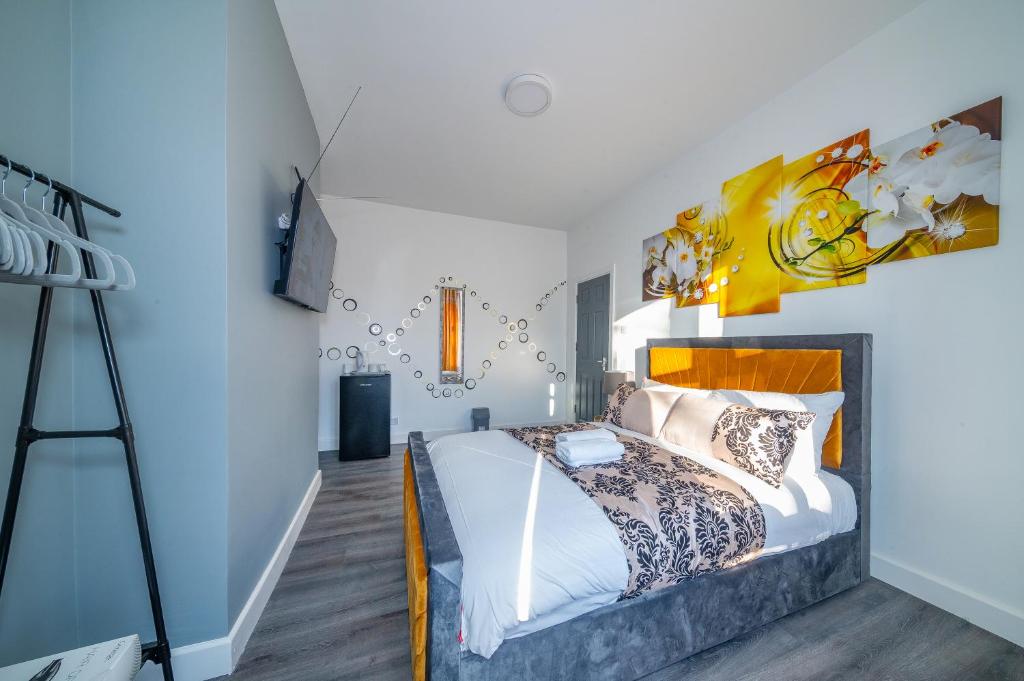 Postel nebo postele na pokoji v ubytování *RD12s* For your most relaxed & Cosy stay + Free Parking + Free Fast WiFi *