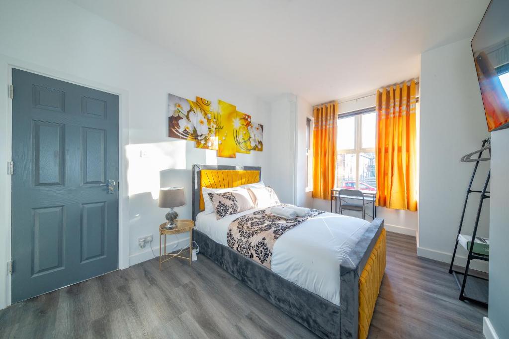 Postel nebo postele na pokoji v ubytování *RD12s* For your most relaxed & Cosy stay + Free Parking + Free Fast WiFi *